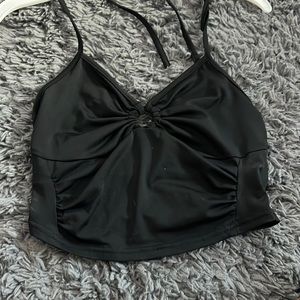 Backless tie halter top with ring in the middle